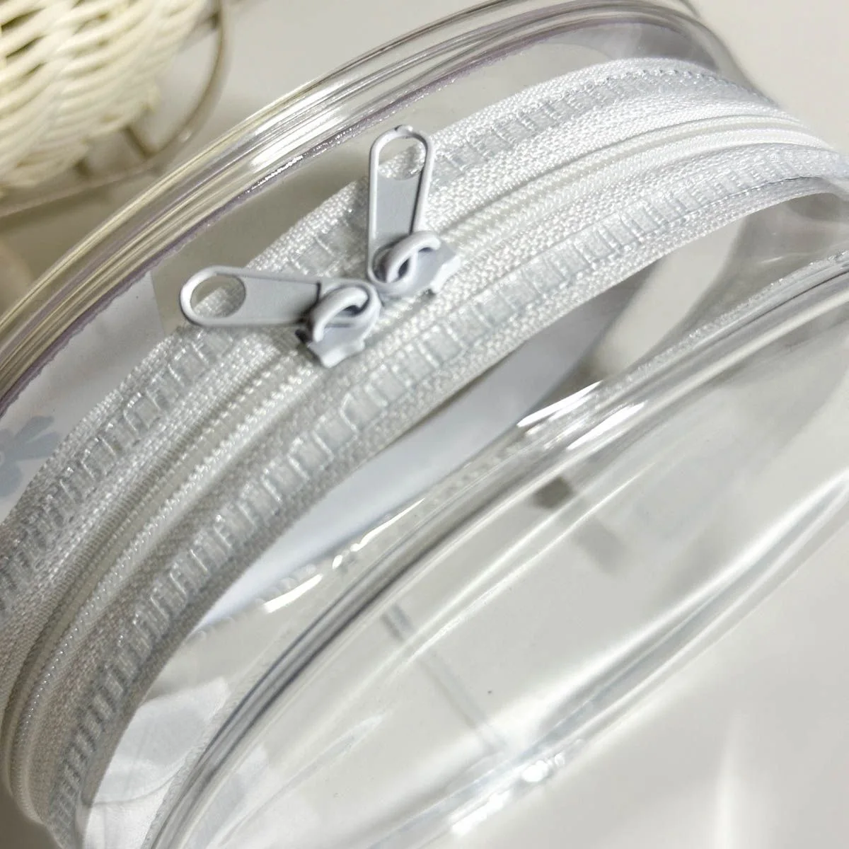 Babymonster Bm حقيبة صغيرة دمية حقيبة حقيبة الزخرفية 13.5*10.5*5 سنتيمتر الكرتون لطيف بولي كلوريد الفينيل حقيبة مستحضرات التجميل حقيبة رامي Ahyeon Rora Asa Ruka Chiquita Pharita Kpop