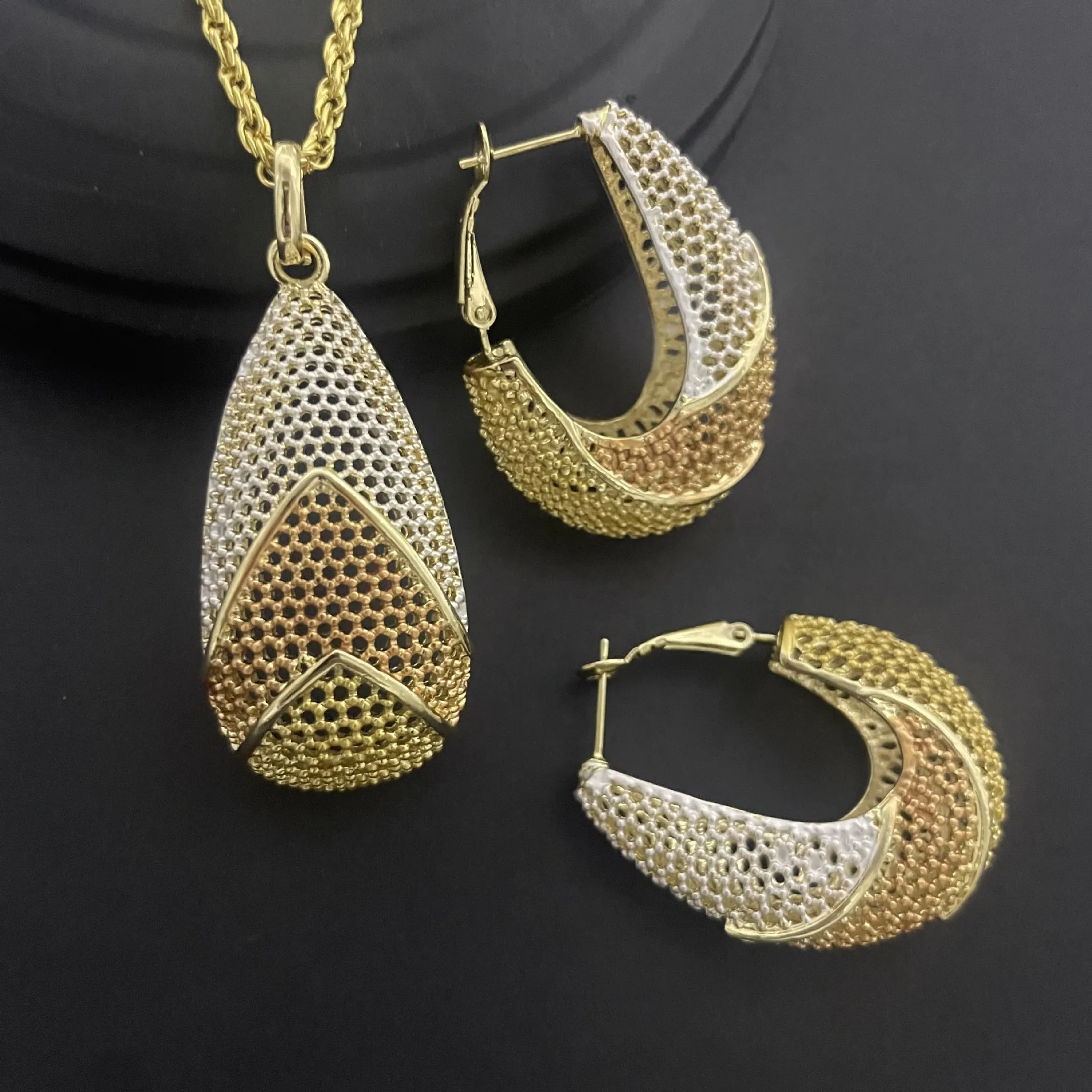 Trendy Dubai 24K Gold Plated Jewelry Set Copper Earrings Pendant Necklace Women Golden Party Anniversary Bridal Wedding Gifts