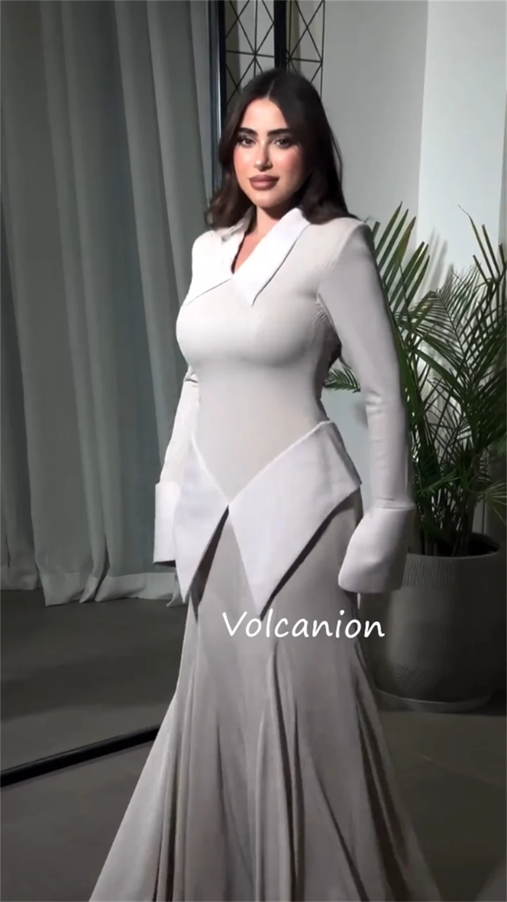 カスタマイズされたジャージプリーツ V ネックトランペットロングドレスオーダーメイドの機会ホームカミングシンプルな絶妙なモダンなスタイル