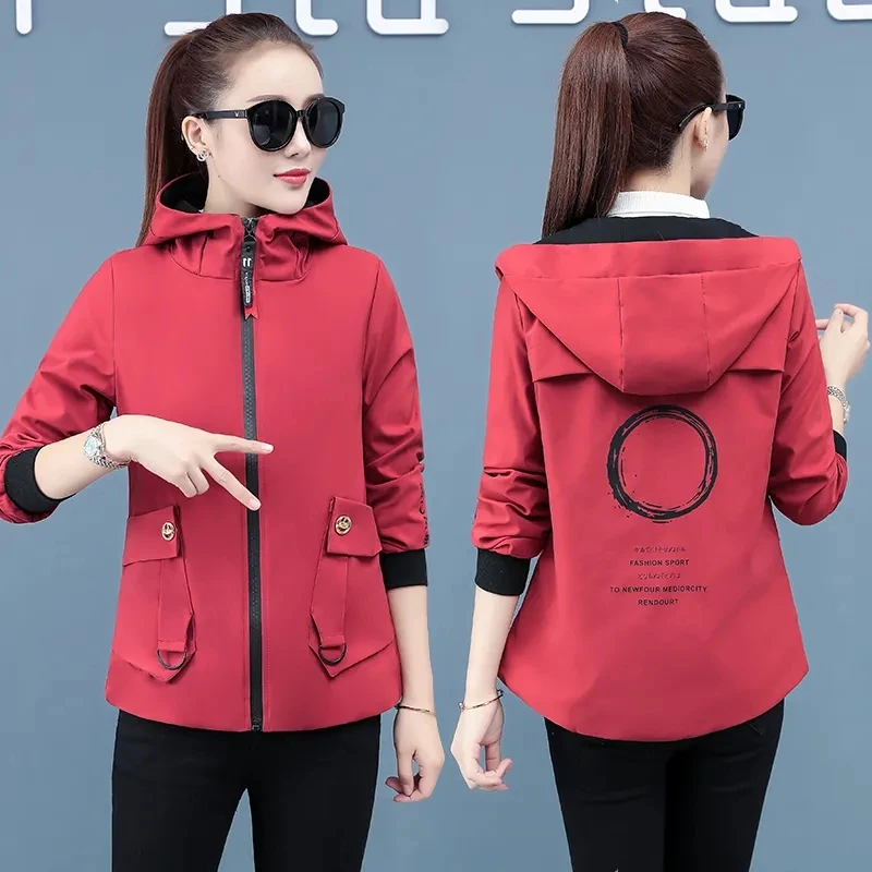 Рисунок 4 - Женская короткая куртка с капюшоном