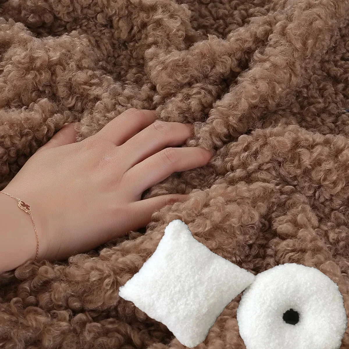 50*50CM Soft Large-Curl Sheep Fleece Fabric- Thick Pile Wool, and Lambswool - Faux Fur Fabric for Clothing, Ideal for Handcrafts