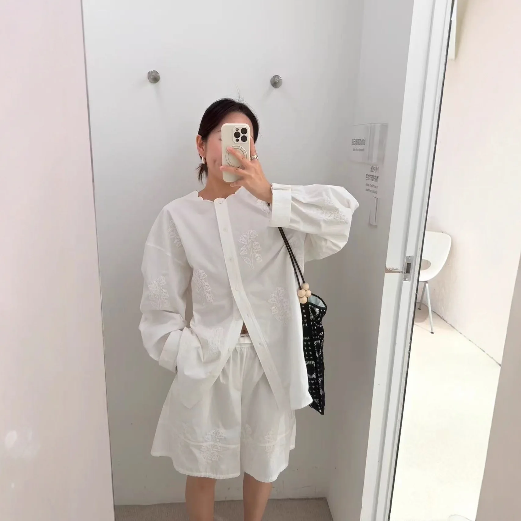 

Retro Sle Long Sve round Ne Embroidered Loose Fit irt Women's Premium Quali Cotton irt Front Ba Wear Design