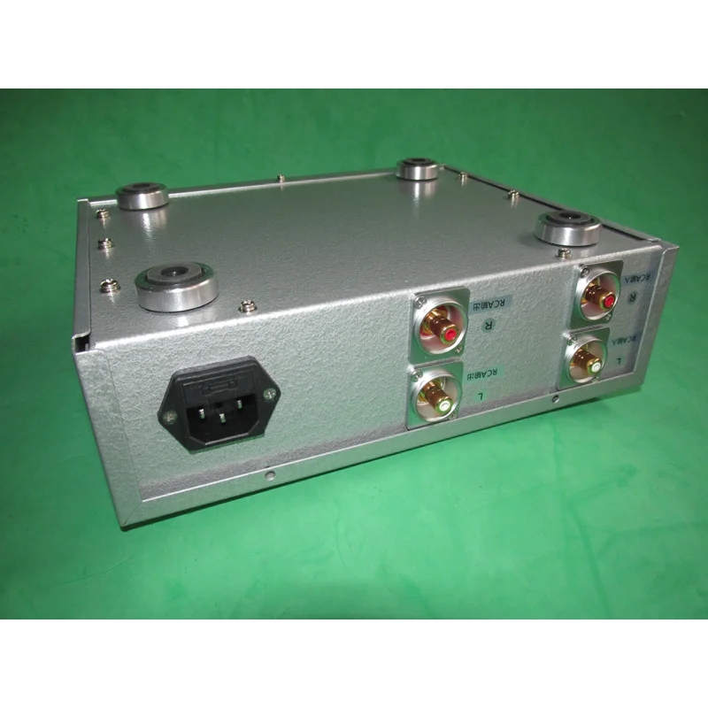 

A fully germanium tube direct coupled low distortion amplifier with powerful sound effects, 2x signal amplification