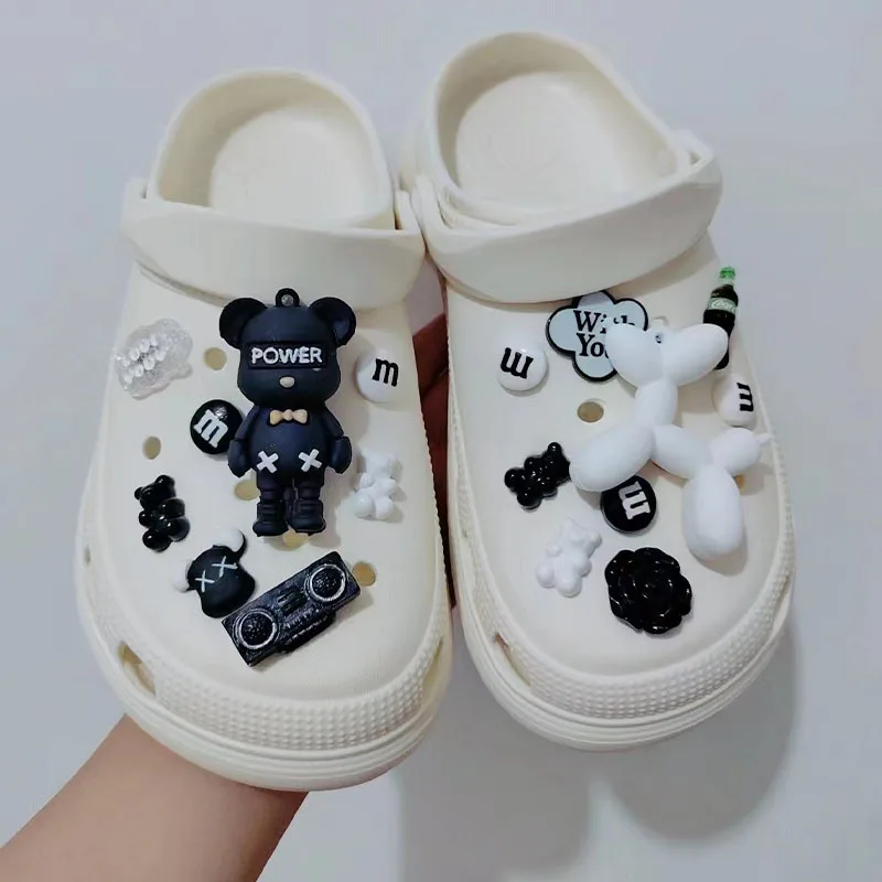 MINISO Cartoon Musical Bear Shoe Charm decorazioni per scarpe fai da te accessori per Bogg Bag Slides sandali zoccoli regali per bambini