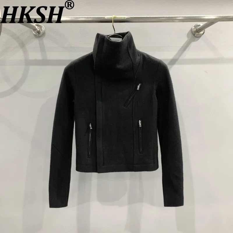 

HKSH Autumn New Women's Jacket Asymmetrical Design Zipper Turtleneck Dark Style Streetwear Trendy Temperament Short Coat HK10979