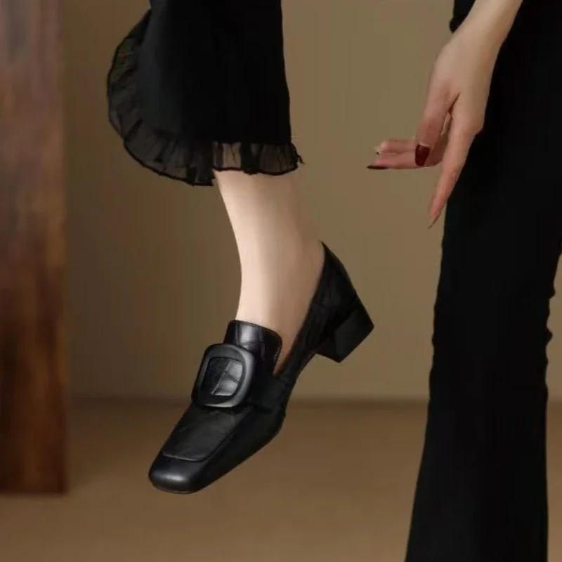 Modische Damenschuhe mit quadratischer Schnalle, Designer-Modell, Frühling 2026, Retro, einfarbig, Freizeitschuhe, Alltag, Büro, Shopping, Damen-High-Heels – Detail 10