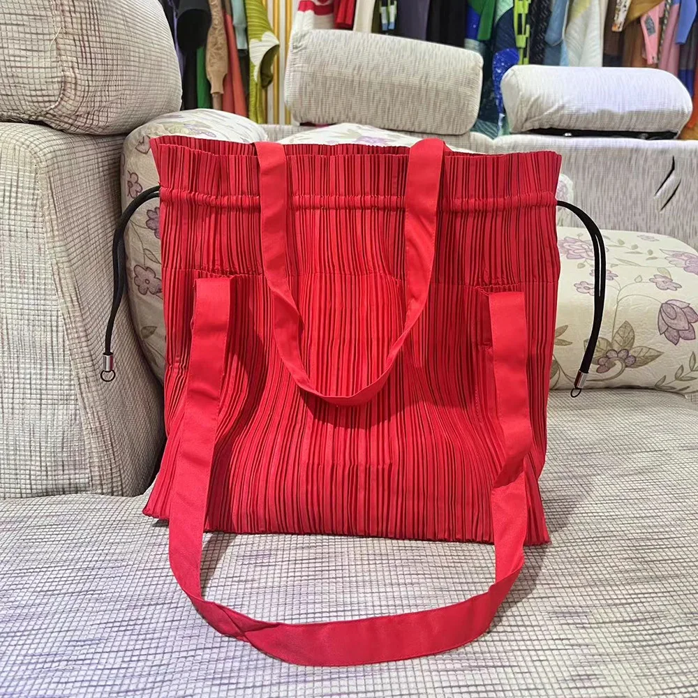 YUDX Miyake Pleated 2023 The Latest Model Contrasting One-shoulder Drawstring Bags for Women Fashion Haute Couture