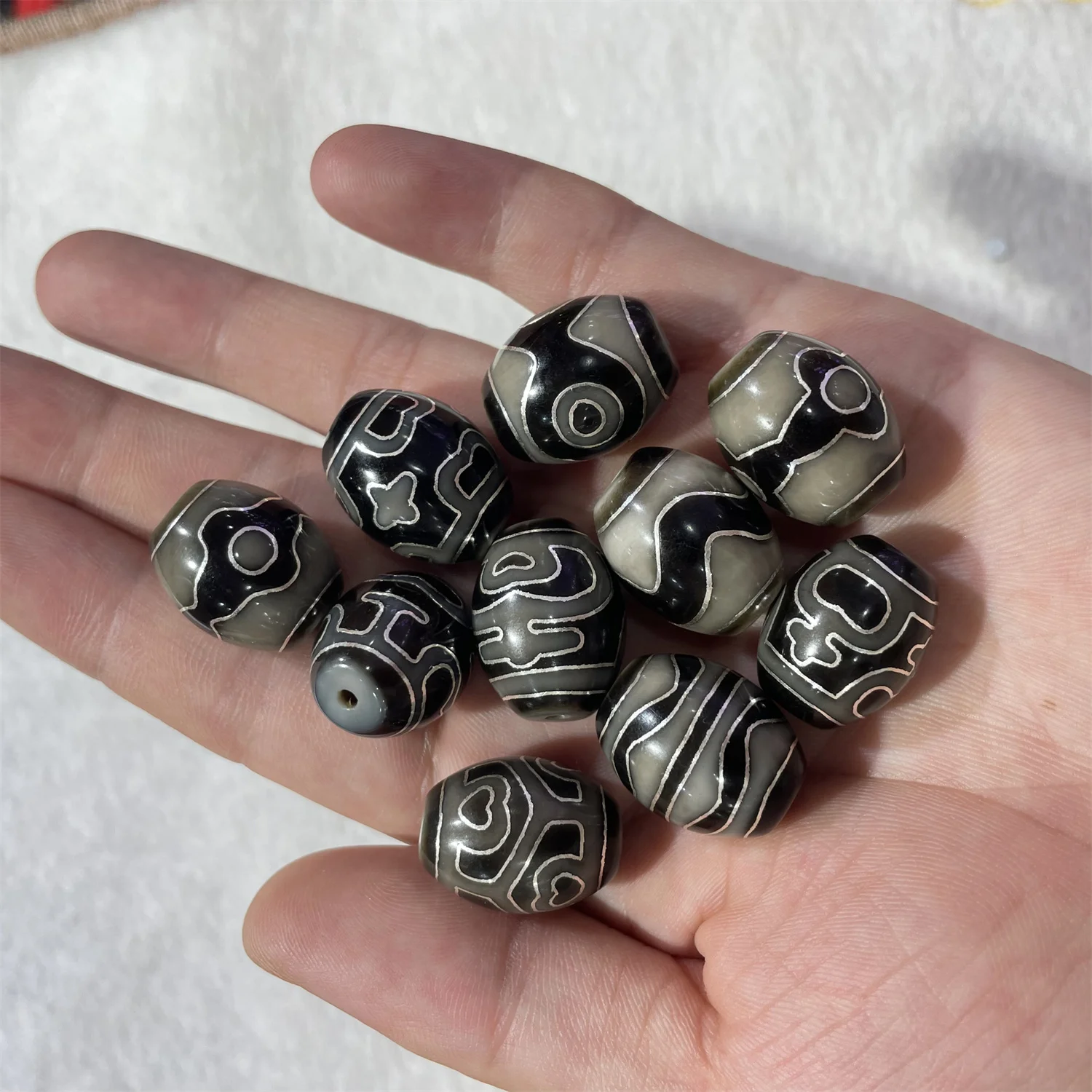 1pcs/lot Natural Multiple patterns Agate Dzi Grey dallow beads 20×16mm Weathering lines Ethnic jewelry Advanced craftsmanship