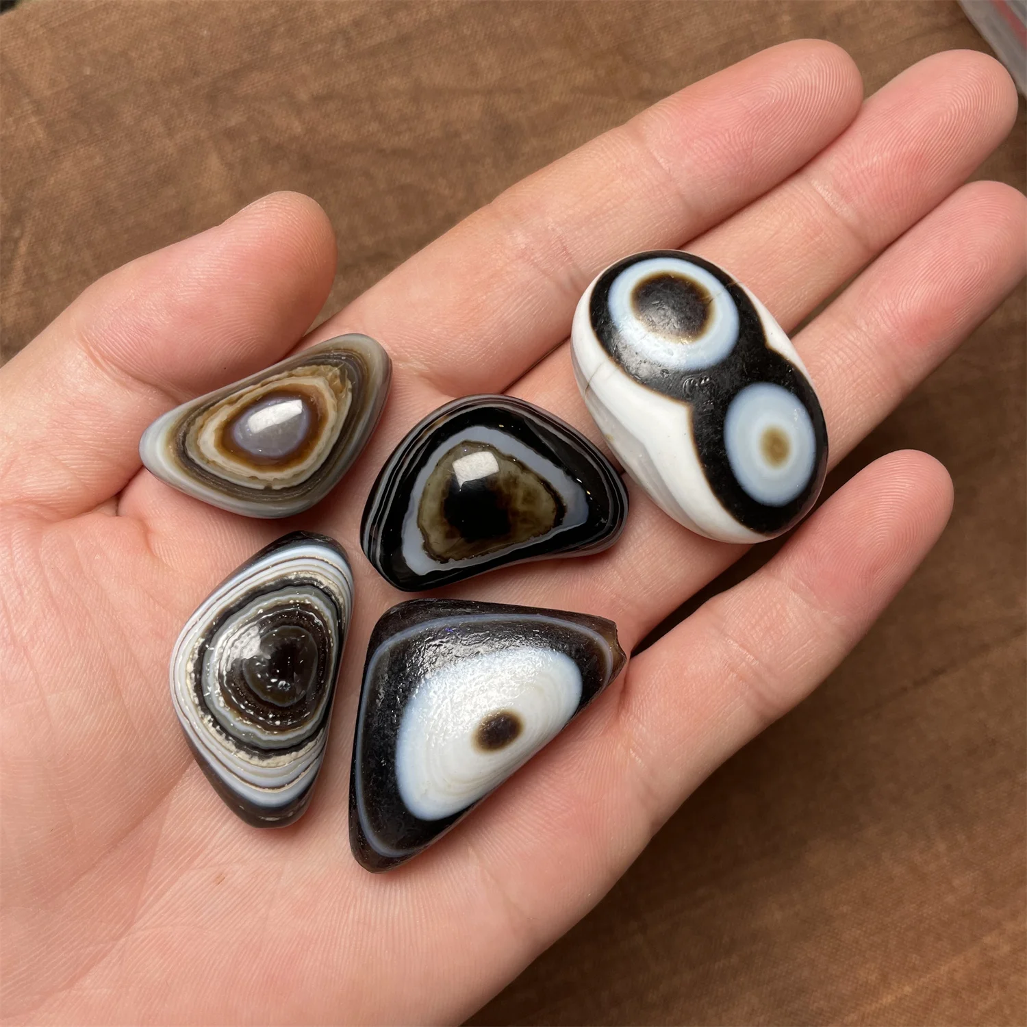 

1pcs/lot preferably high-quality natural agate sheep plate eye Heavenly Eye Dzi Nice realistic big eye pattern Necklace pendant