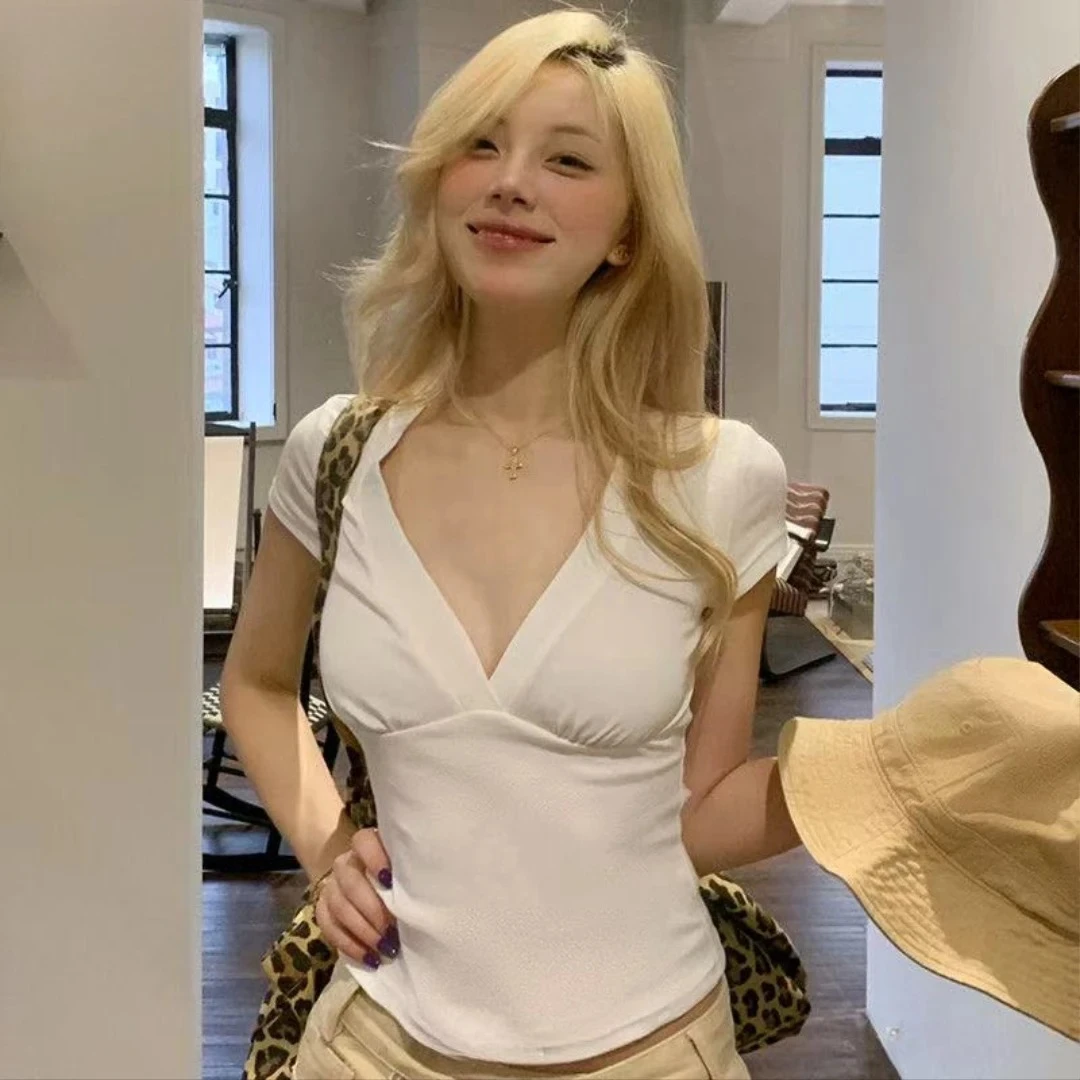 Korean White V-neck Short Sleeve Women T-shirt Clothing Summer 2025 New Slim Fit Sexy Elegant Chic Popular Women's Tops