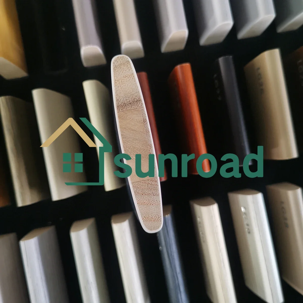 Sunroad High Quality Factory Wholesale Price Special Shape Window Wooden Basswood Pvc Paulownia Plantation Shutter Louver Door