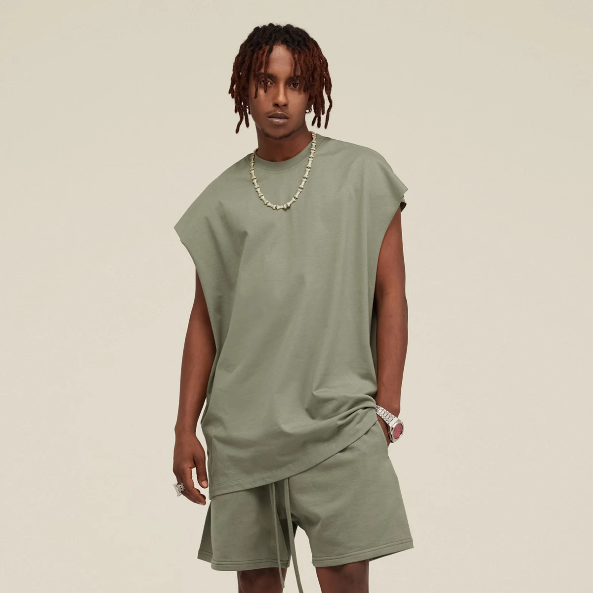 تيشيرتات رجالية عصرية لربيع وصيف 2025 100% قطن بدون أكمام تي شيرت رياضي للشارع للرجال بلون سادة تيشيرتات نسائية كبيرة الحجم