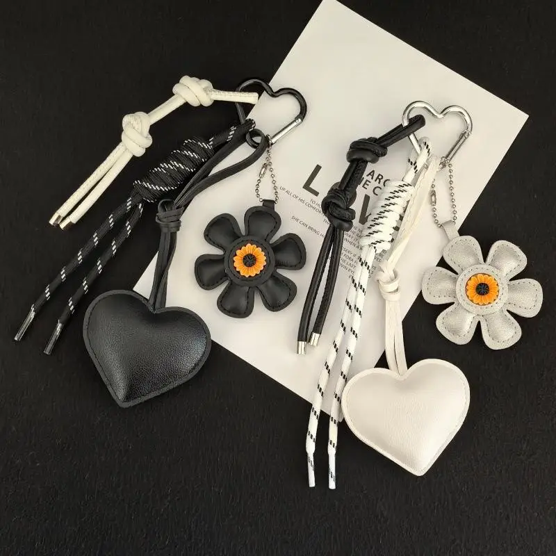 Vintage PU-Leder Blumenherz Taschenanhänger & Schlüsselanhänger, Handgefertigter Boho-Taschenanhänger für Frauen, Ästhetisches Accessoire für Tragetaschen – Detail 4