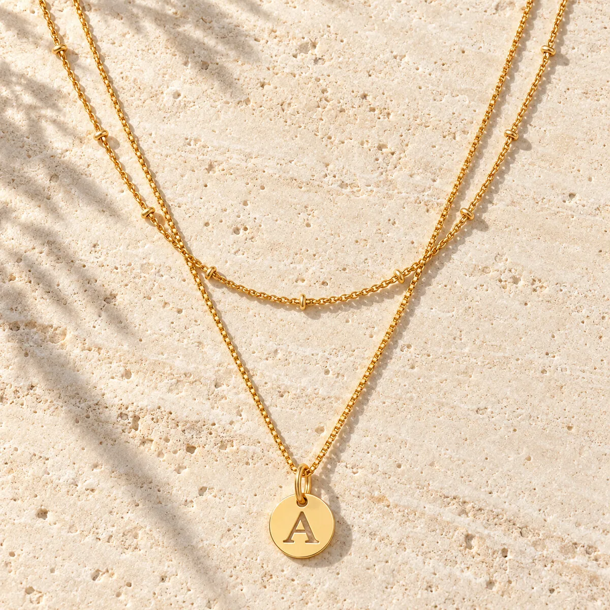 Initial-Charm Doppelschichtige Vergoldete Buchstabenkette für Damen und Herren mit Scheibenbox-Kette und Perlendetails, Modisches Accessoire – Detail 5