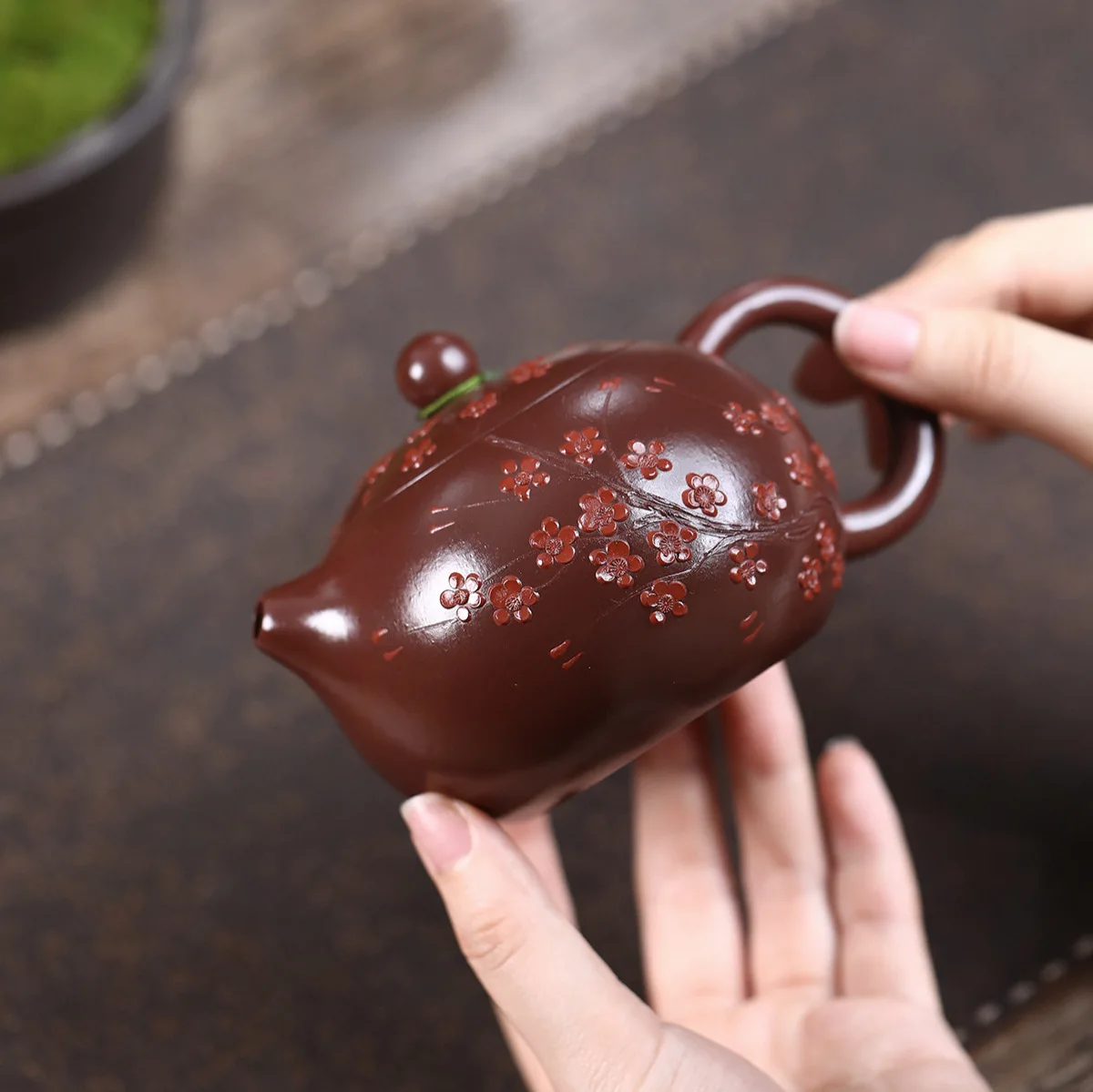 Handmade Yixing Purple Clay Pot Famous Modeling Painted Ore Sand Plum Blossom Xi Shi Large Capacity Card Cover Teapot 280c