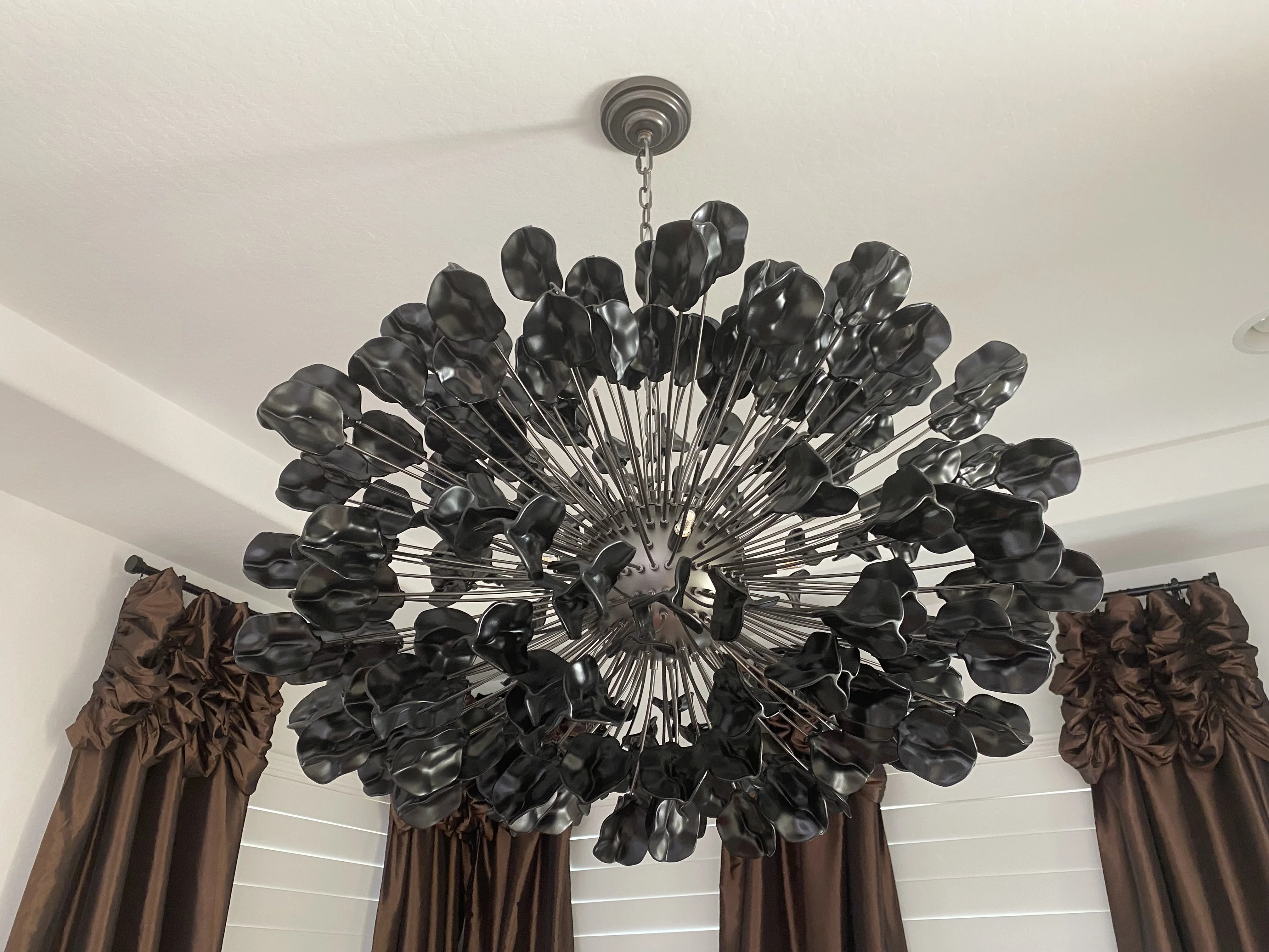 Lunaria Chandelier Brass And Ceramic Leaf-shaped Chandelier A Pendant Light Fixture Suitable For Modern Home Decor