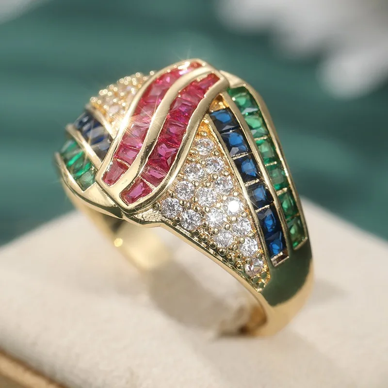 Schillernder, mit mehrfarbigen weißen CZ-Steinen besetzter Damenring, trendige geometrische Form in Goldfarbe, für den täglichen Gebrauch, Partyschmuck, Jubiläumsgeschenk – Detail 2