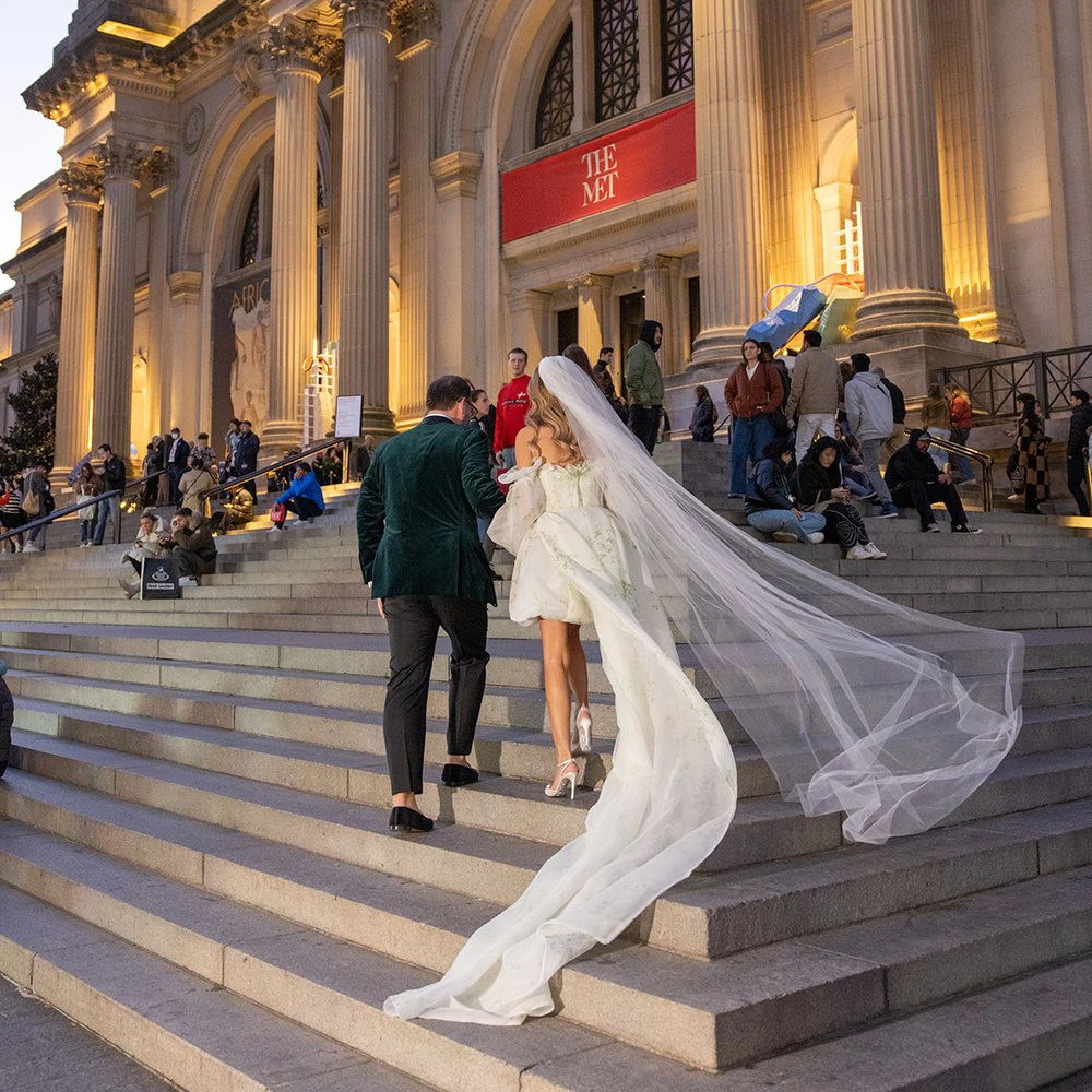 فستان زفاف صغير أخضر بأكمام طويلة أسقف أوراق شجر طباعة الأورجانزا Ruched بدون حمالات مخصص كشكش زي العرائس ذيل قابل للانفصال