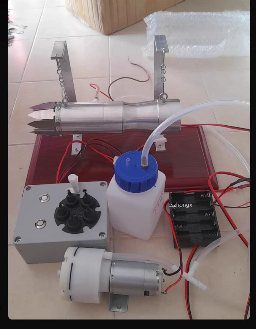 

Модель двигателя, модель реактивного двигателя, модель турбоядера, может запускаться