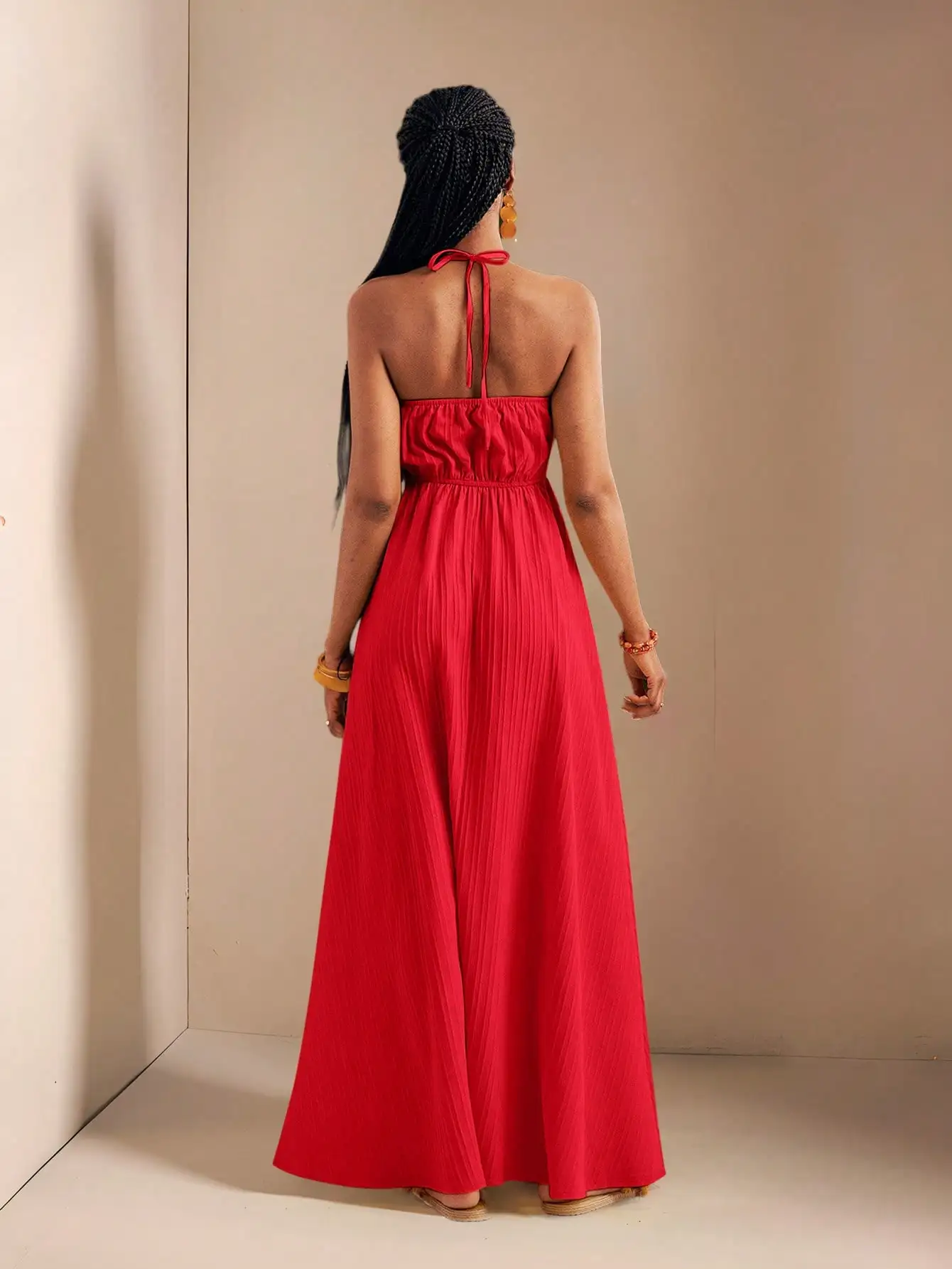 Abito lungo rosso con scollo all'americana con spacco sul davanti e dettagli ritagliati, abito scampanato estivo da spiaggia per le donne