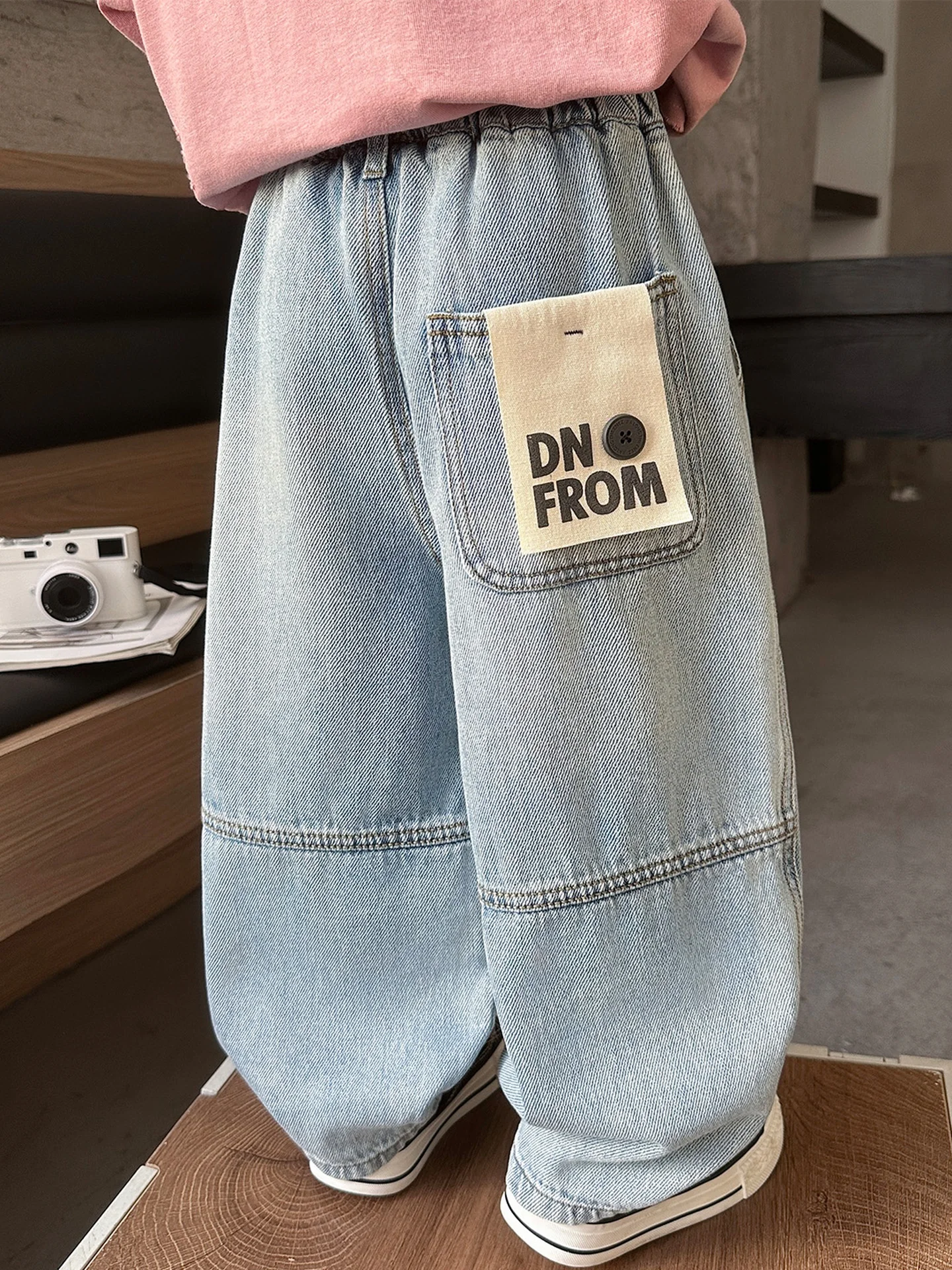 クールでトレンディな男の子向け春ファッション、ハイウエストワイドレッグジーンズ、カジュアルスタイルの子供用デニムパンツ（2〜8歳）