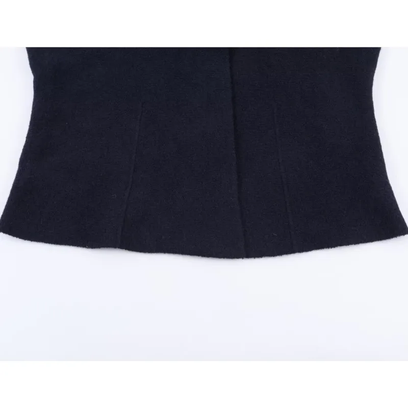 Długi płaszcz damski na wiosnę i jesień z szalikiem, długi rękaw, kołnierz z klapami, złote guziki, elegancki płaszcz damski, szykowna odzież wierzchnia, eleganckie płaszcze.