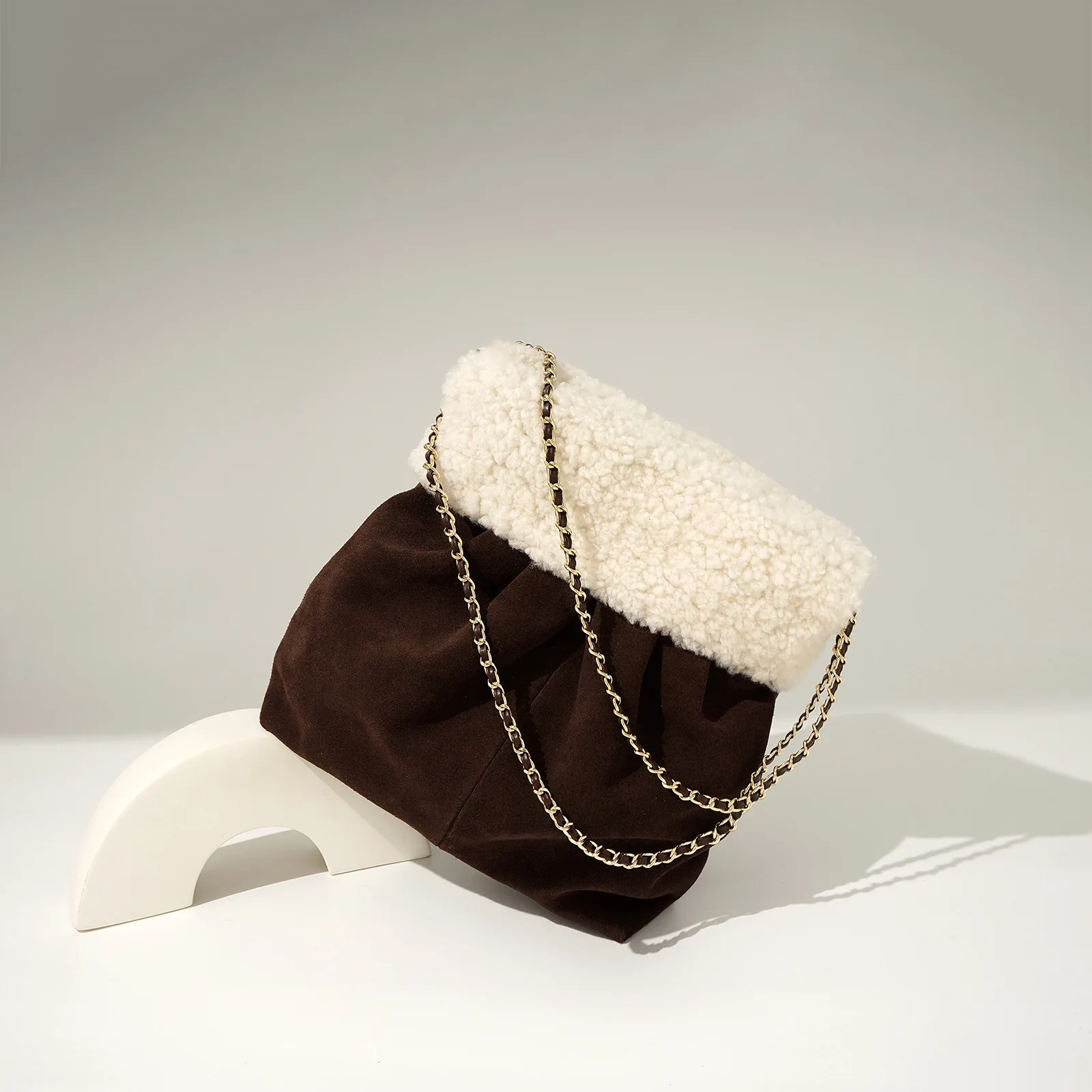 bolso-tote-de-moda-2026-nuevo-estilo-pequeno-estilo-con-cadena-de-lana-de-cordero-tipo-saco-para-hombro-o-cruza