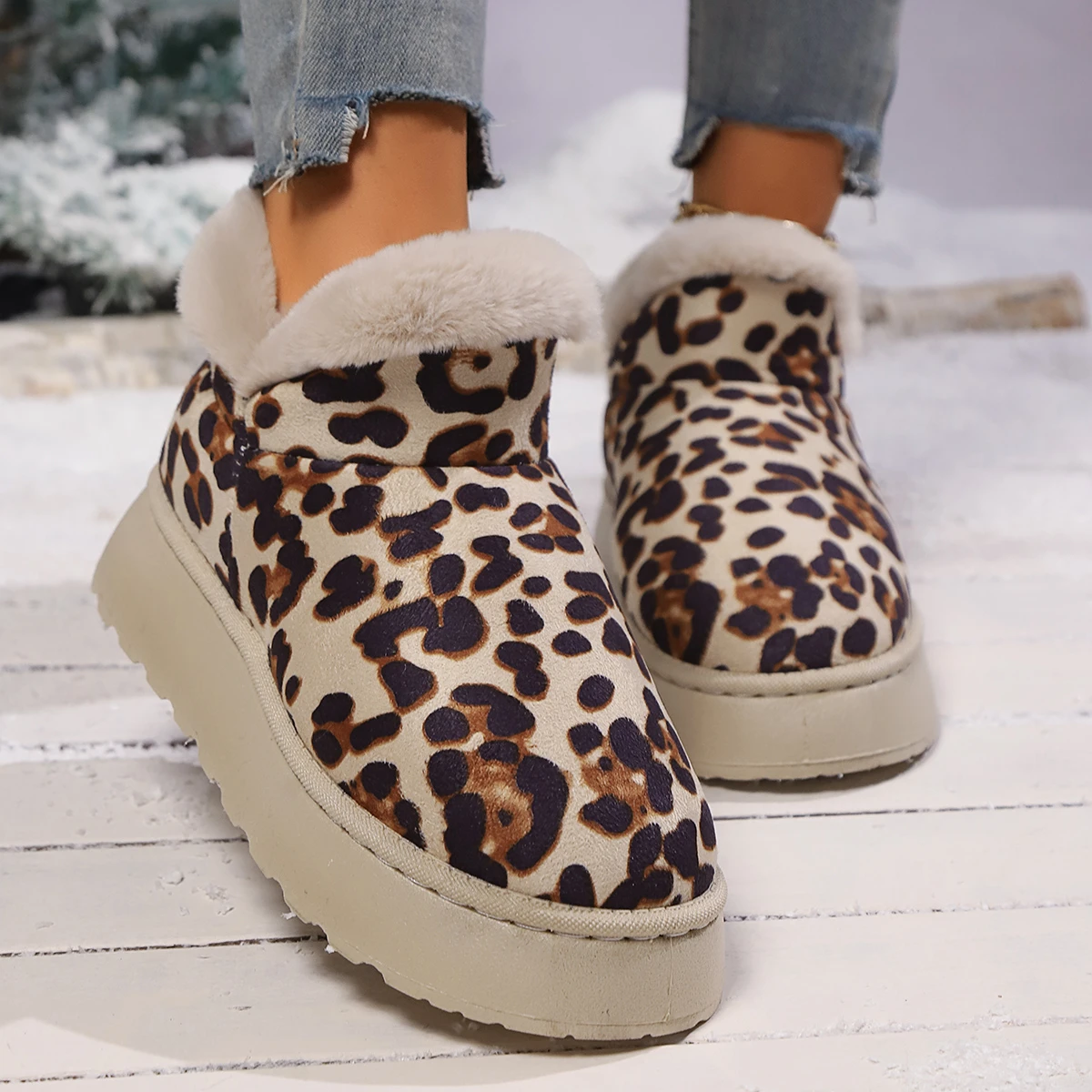 Winter New Casual Fashion Thick-soled Round-toe Women's Boots Comfortable Platform Sole Leopard Print Suede Snow Boots