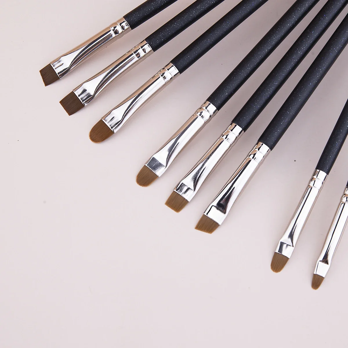 眉毛コンシーラーブラシ フラットアイブロウブラシ 角度付き超薄型アイラインコンシーラーメイクブラシ 精密メイクアップコンシーラーブラシ