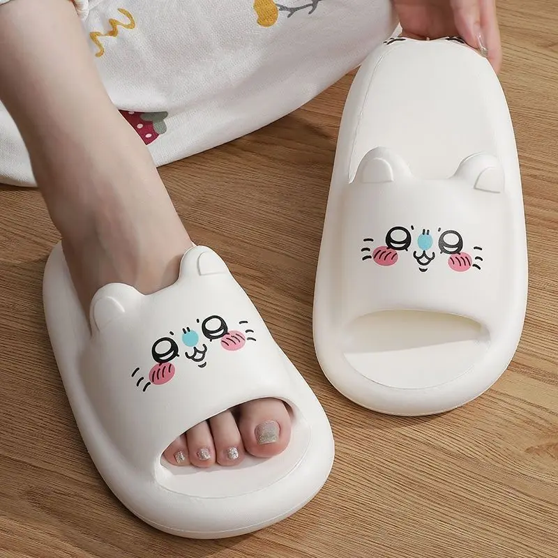 

Милые тапочки для ванной комнаты в стиле аниме Momonga Chiikawa для девочек, нескользящие сандалии для домашнего использования, новинка Kawaii с героями мультфильмов