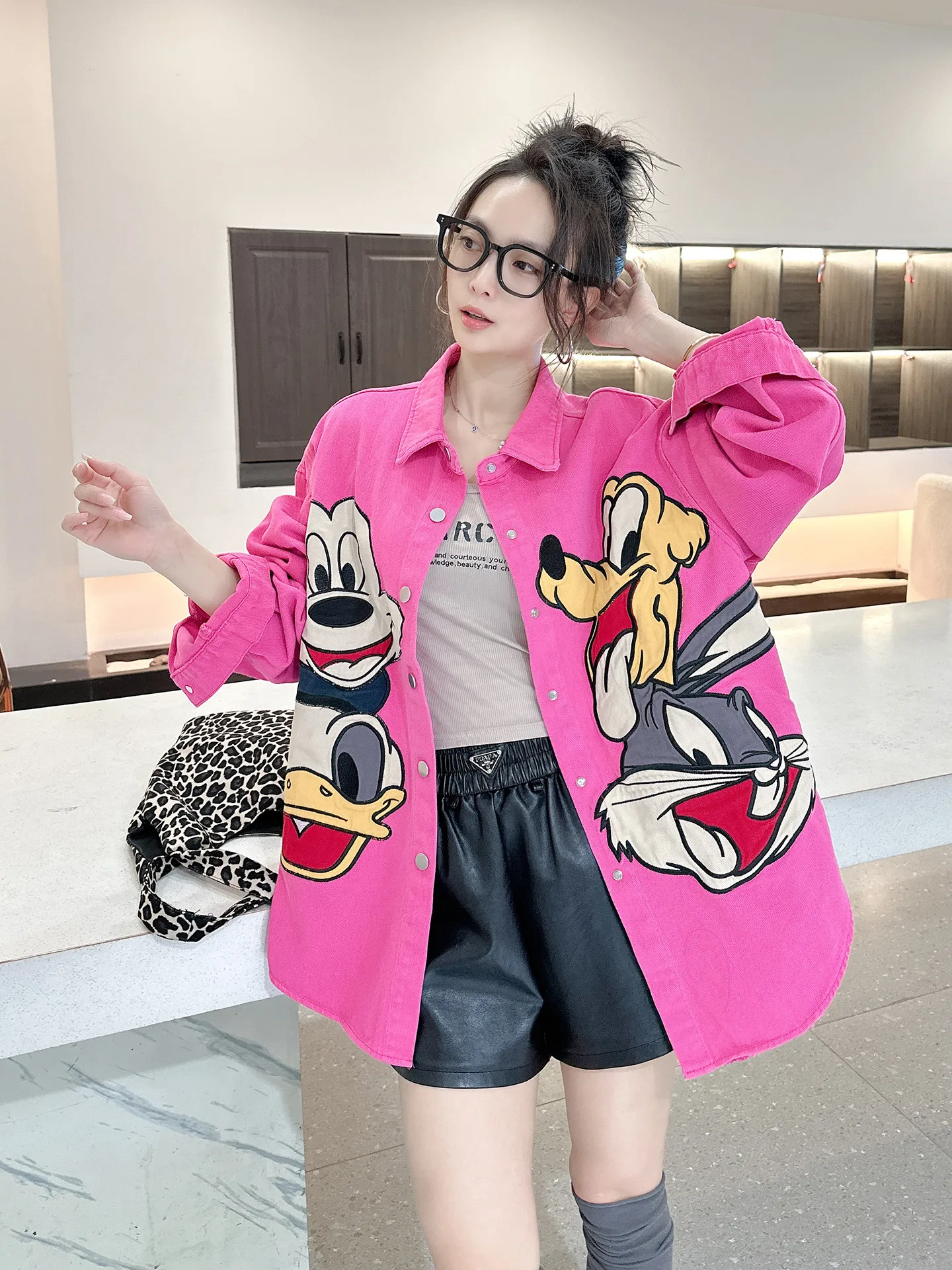 

Джинсовый кардиган оверсайз для женщин, модная верхняя одежда, с мультяшной вышивкой, средней длины, в гонконгском стиле, с открытыми рукавами