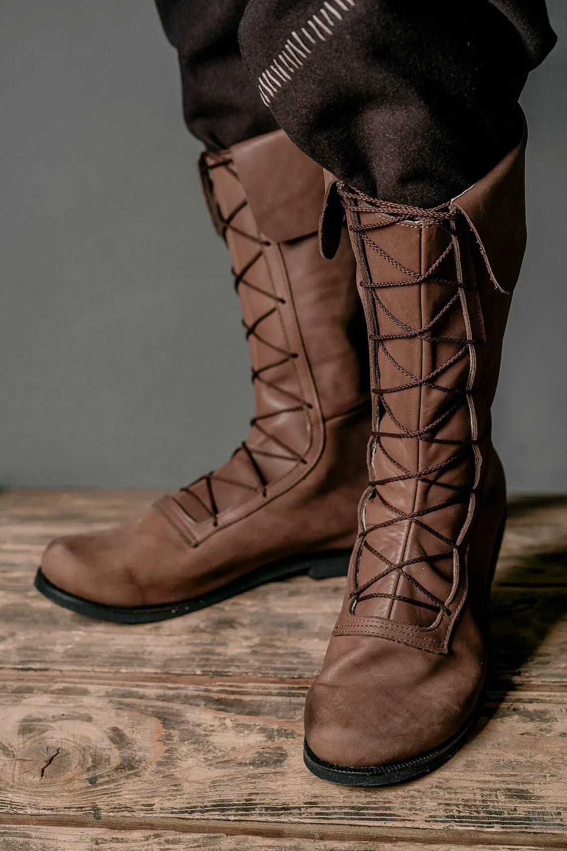 Herren Retro Mittelalterliche Renaissance-Stiefel Ritter Piraten Cosplay Schuhe PU-Leder Flache Halbhohe Stiefel für Halloween Rollenspiel Party Kriegerstiefel – Detail 21