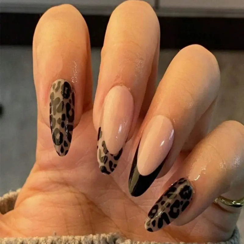 

Новые минималистичные накладные ногти 2026 года, 24 штуки, европейский и американский хит продаж, с леопардовым принтом, для французского маникюра