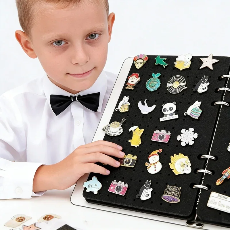 

Фетровый органайзер-альбом для брошей, значков, подвесок, коллекционных металлических значков, сувениров, с защитными страницами