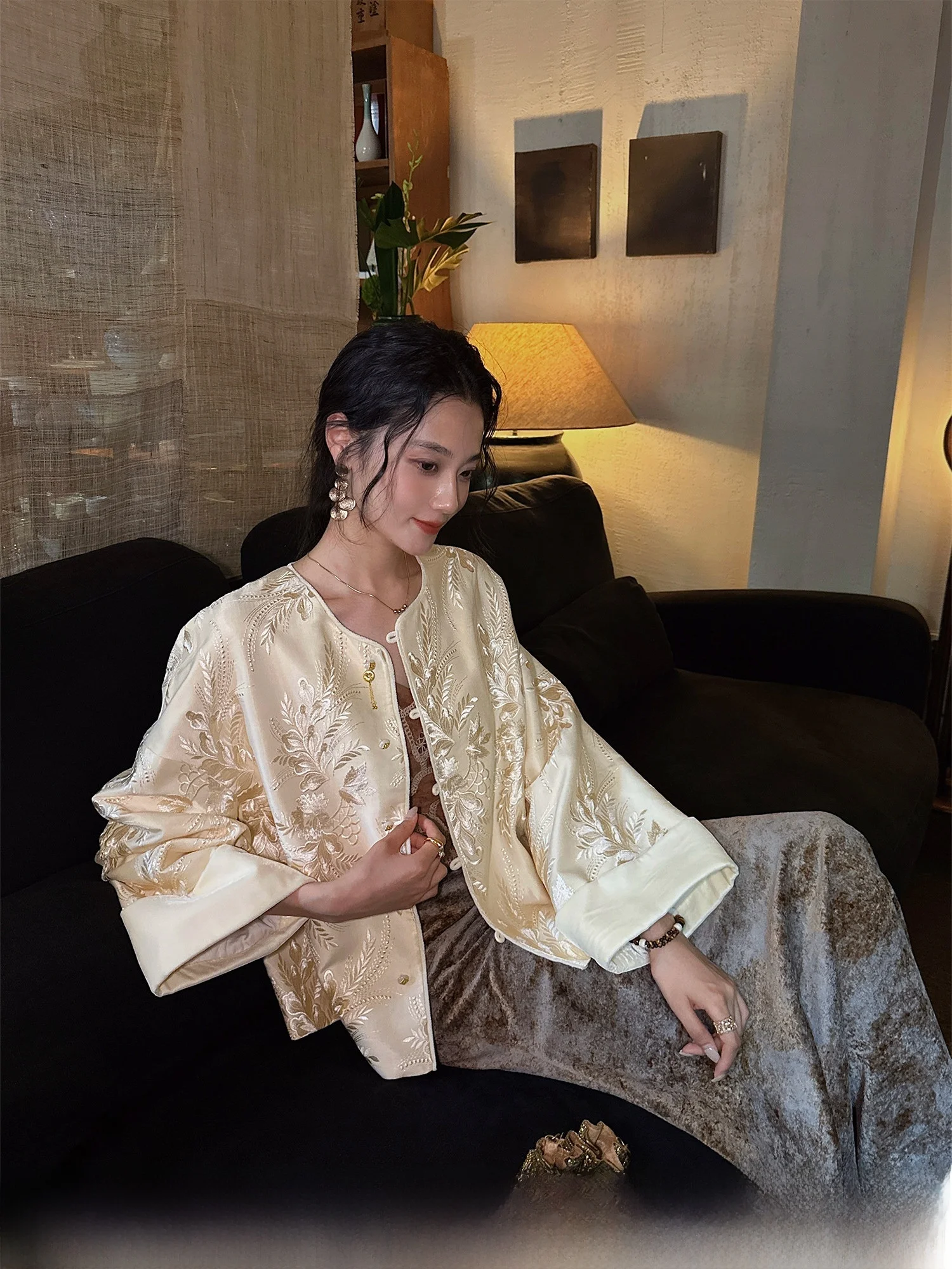 

Sanji Bla Flower High Densi Copper Ammonia Embroidered Velvet Patchwork Jaet Unique Early Autumn Faion Ladies' Coat