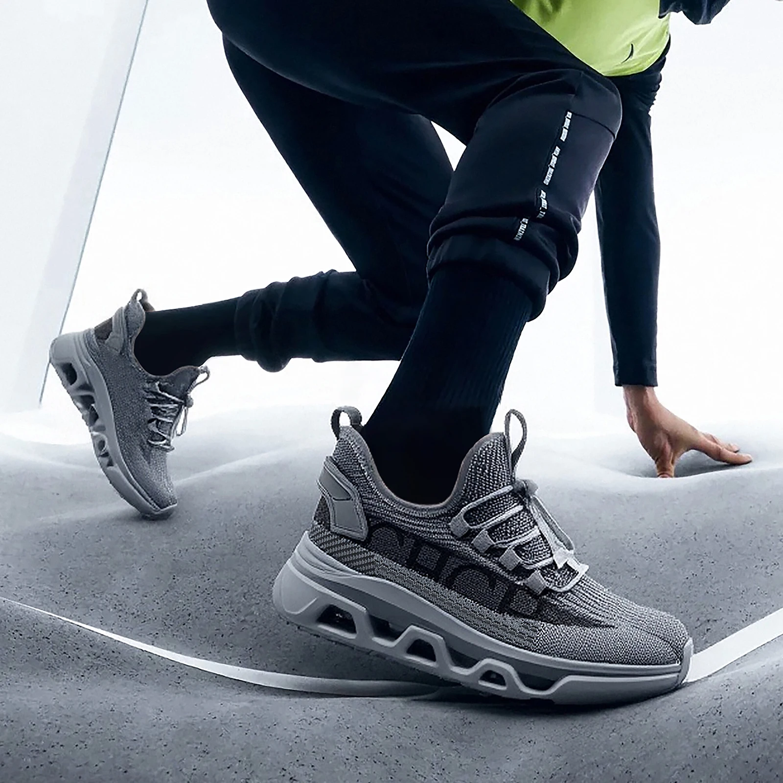 

Breathable and Comfortable Summer Men's Casual Shoes Classic Versatile Fine Workmanship New Men's Sports Shoes