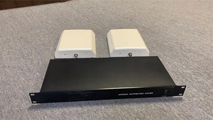 500-950MHz 600เมตร Professional เสียงกลางแจ้งสำหรับไมโครโฟนไร้สายไมโครโฟนสี่ช่องเสาอากาศจำหน่ายระบบ