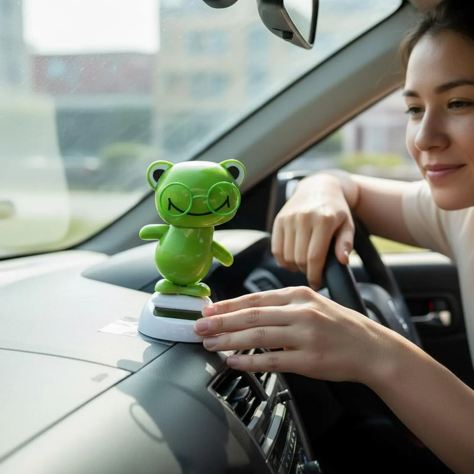 

Solar Powered Panda Doll Head Shaking Fun Car Dashboard Bobblehead Toy Swinging Creature Desk Toy Great Gift for Windowsill