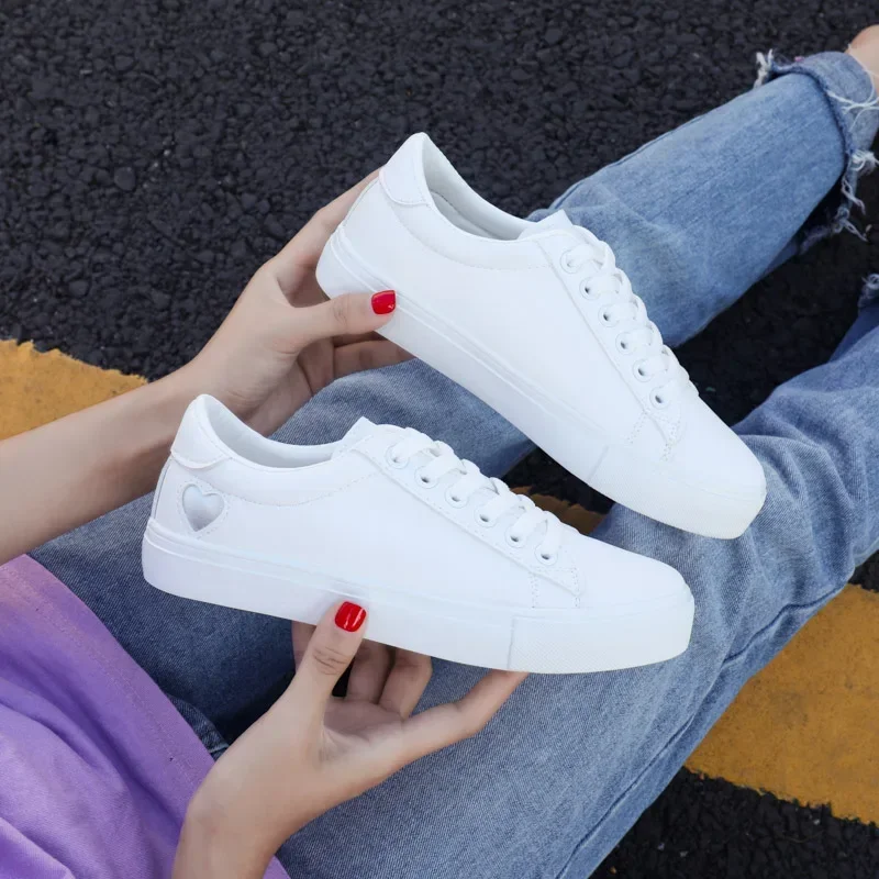 Women Canvas Shoes Women Casual Flats Heart Lace-up Fashion Ladies Spring/Autumn Shoes Designer White Sneakers EUR Size 36-40