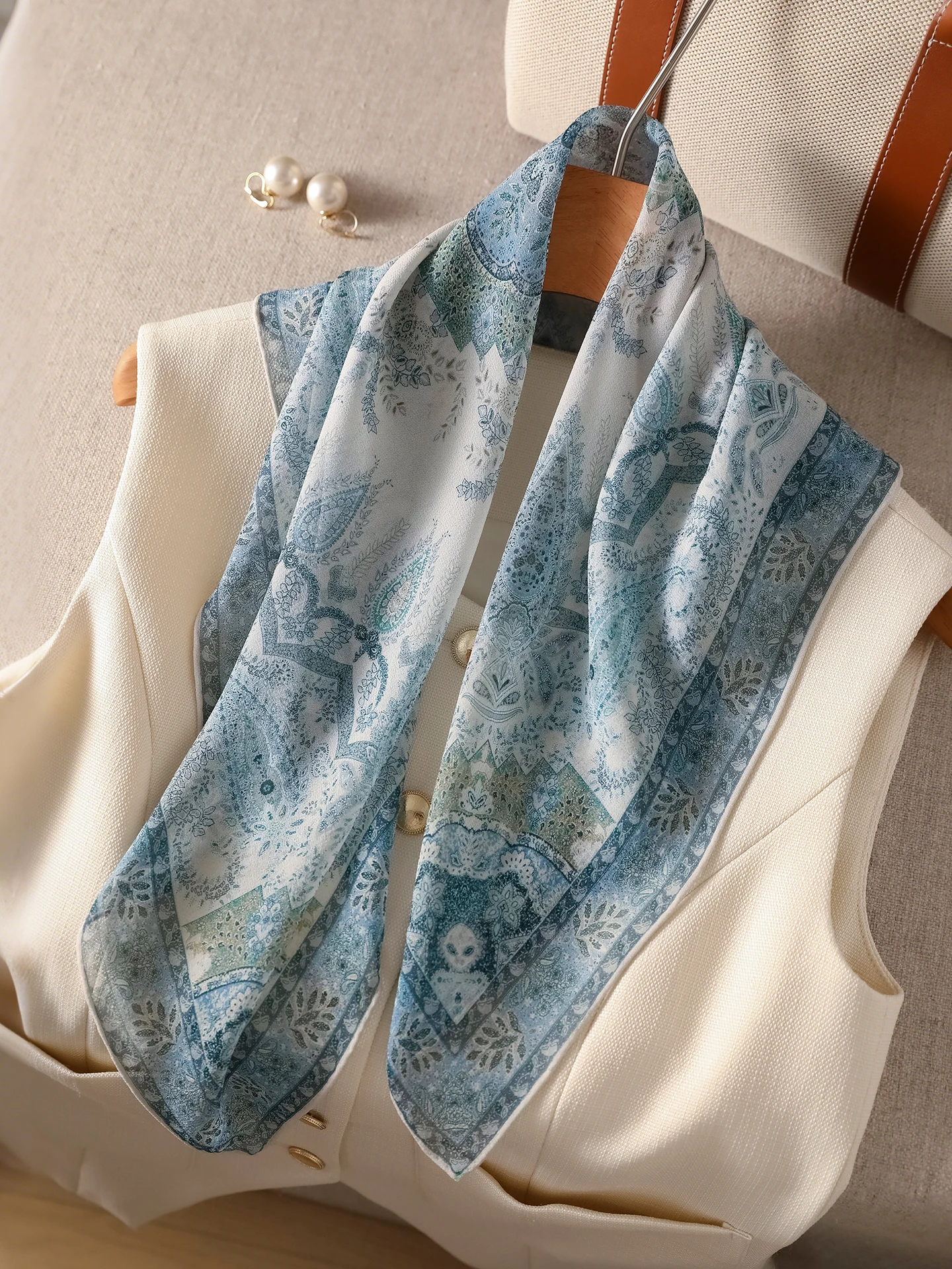 ブルーシルクスカーフ-レディース-春新作-軽量-高級-小さな正方形-首保護スカーフ-シルクシフォン-中華風-2026