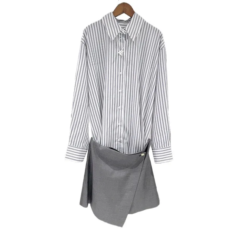 فستان بياقة قميص من قطعتين من القطن بتصميم جديد لعام 2025 مع فساتين تنورة مخططة عمودية بأحجار الراين