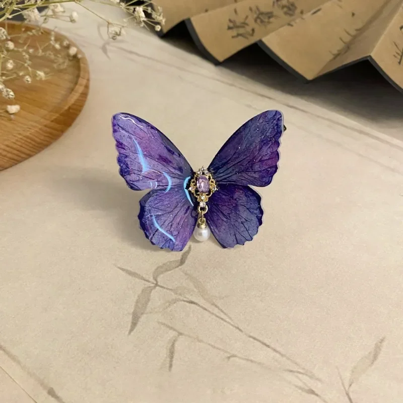 

Retro Palace Style Polarized Purple Butterfly Women's Hairpin with Pearl Inlay Senior Light Luxury Girls Fashion Hair Jewelry