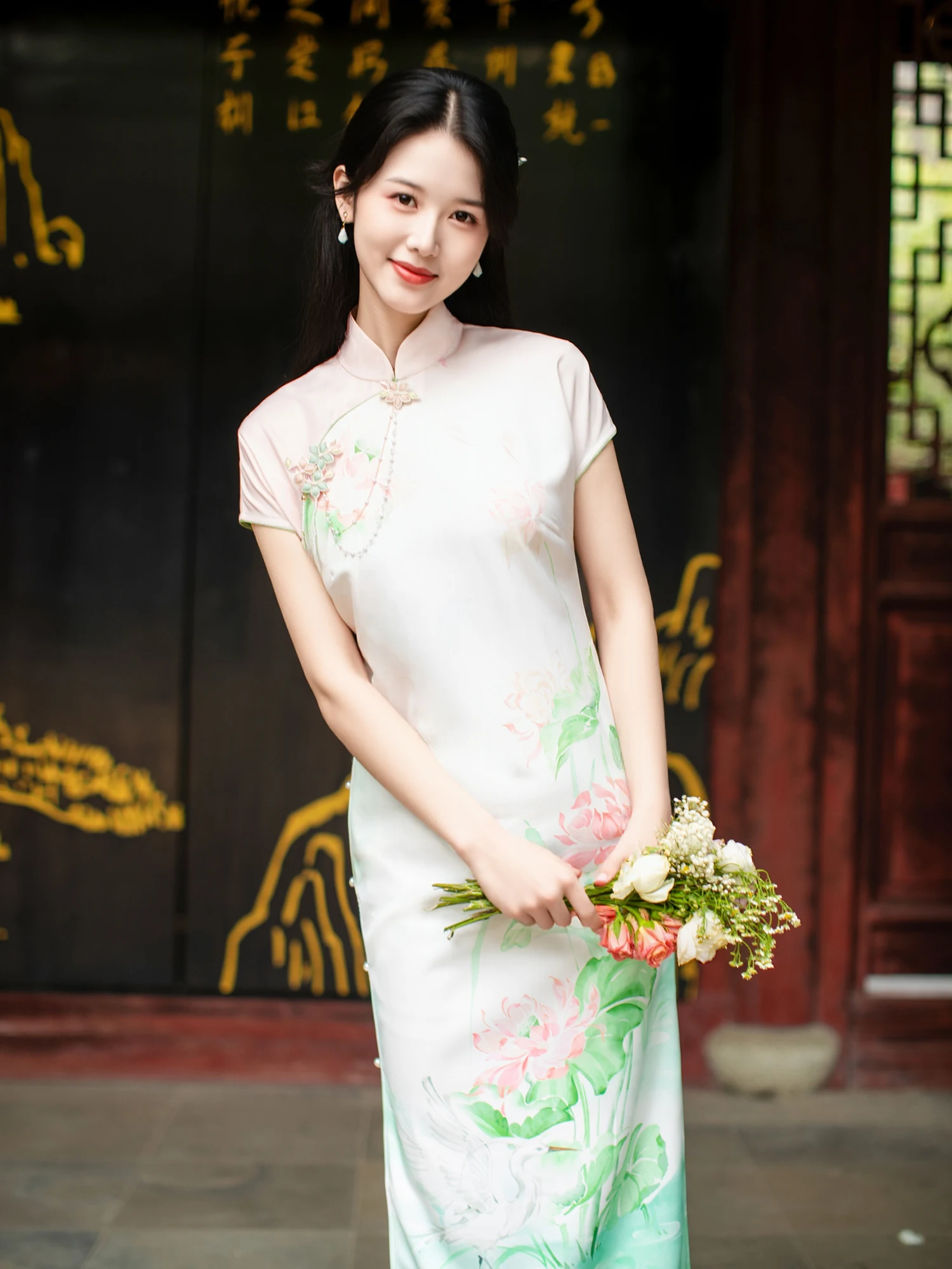 

Новое китайское летнее ретро-платье Ципао для молодых девушек в стиле Цзяннань с открытым воротником, цветочным узором, дышащее, с длинными рукавами