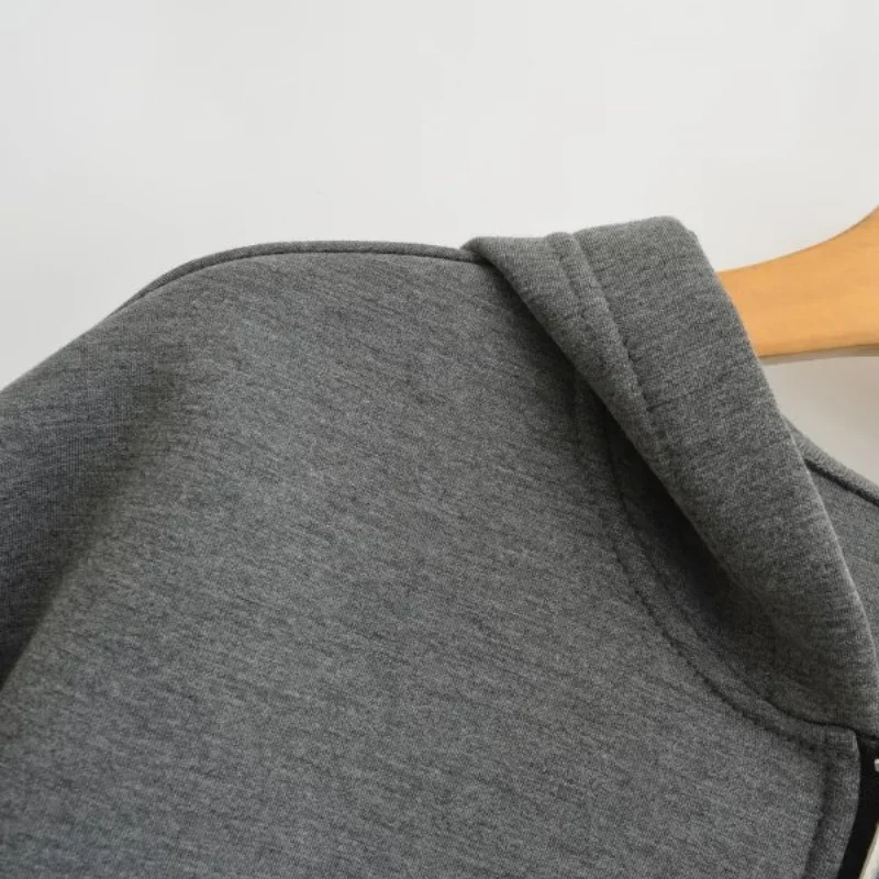 سترة بقلنسوة كاجوال للطيار باللون الرمادي الداكن معطف نسائي دافئ بسحاب عصري وأكمام طويلة فضفاض ملابس الشارع الشهير