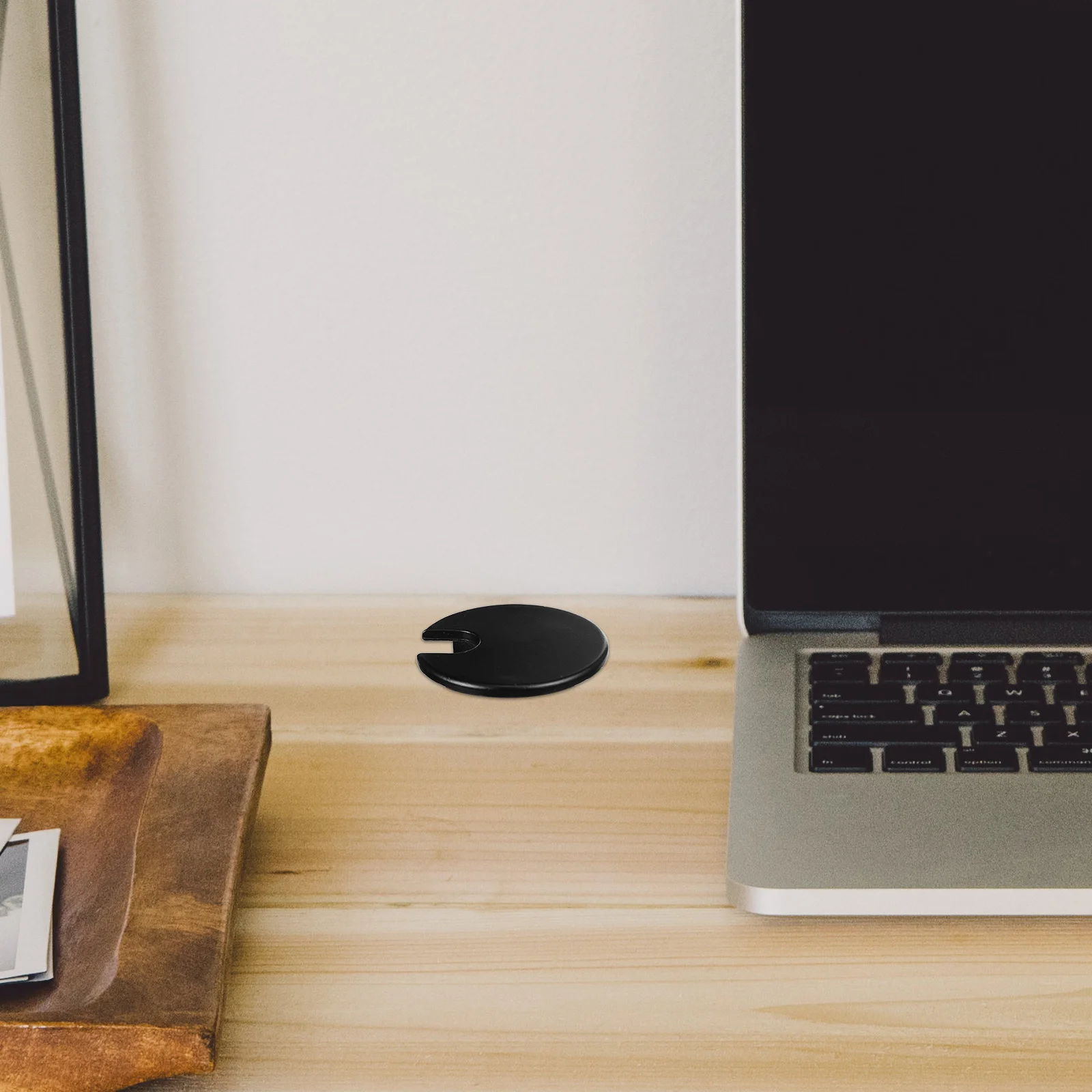 ฝาครอบรูสายไฟแบบกลม 2 ชิ้น สำหรับจัดระเบียบสายไฟบนโต๊ะทำงาน อุปกรณ์จัดการสายเคเบิลสำหรับคอมพิวเตอร์ในสำนักงาน