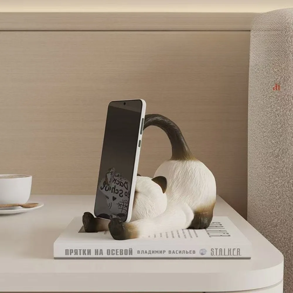 Cute Siamese Cat Phone Stand Resin Tablet Holder Cartoon Kitten Figurine Desktop Organizer Ornament Home Office Decor Party Gift