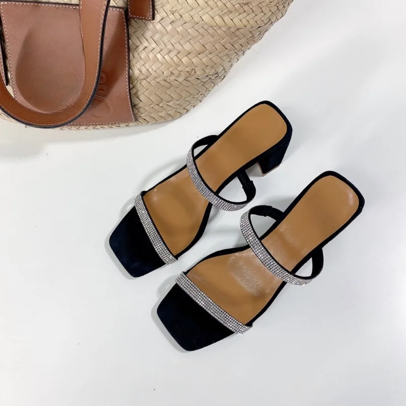 

Новые босоножки с квадратным носком и одним ремешком, женские, в эфирном летнем стиле, универсальные, на шпильке средней высоты, модные.