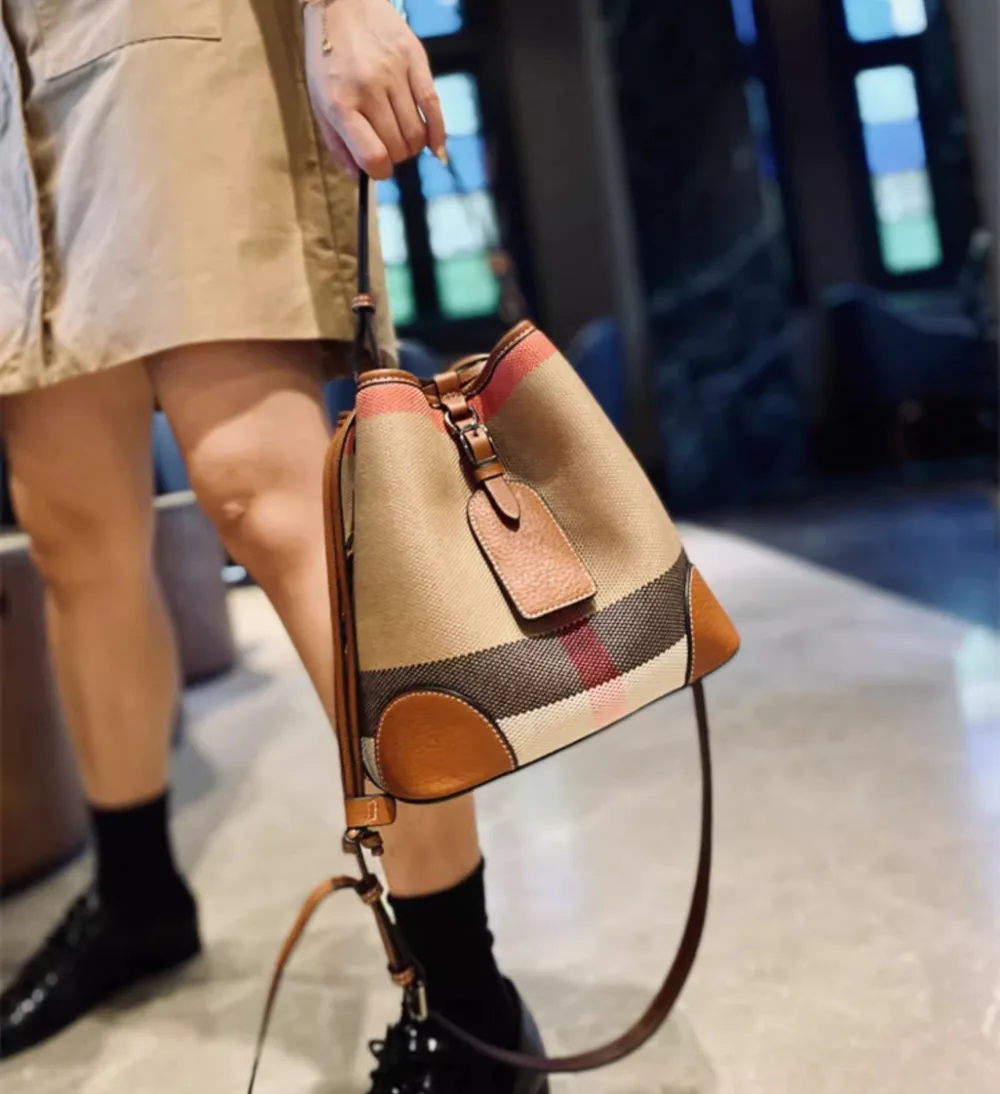 

​​Luxury Womens Bucket Bag New Large Capacity Shoulder Crossbody Bag Versatile Chic Classic Check Pattern​​