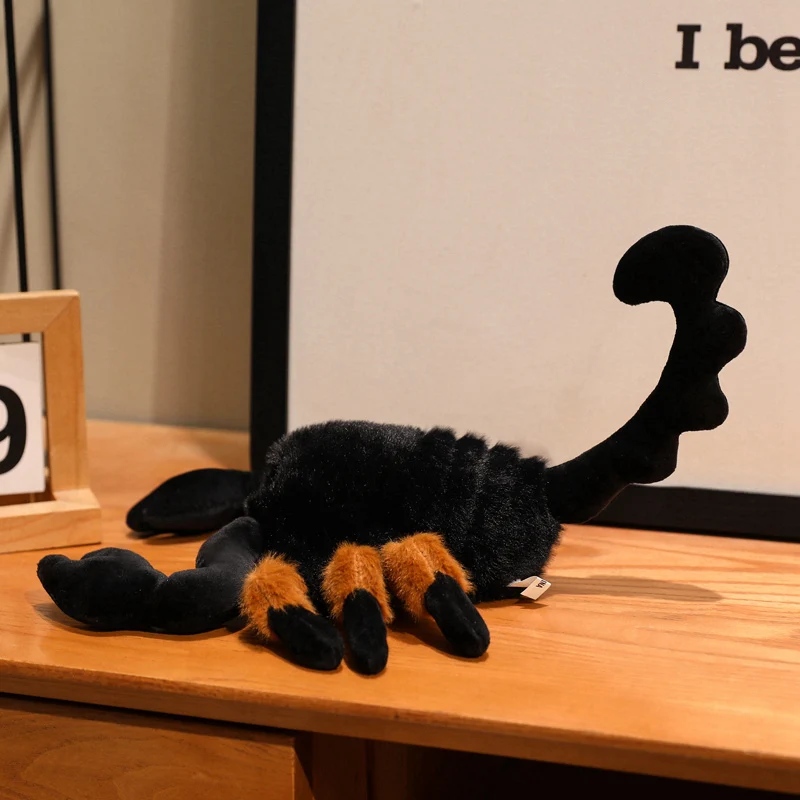 Simpatico peluche scorpione Ciondolo in peluche scorpione realistico Morbido giocattolo strisciante Regalo per appassionati di avventure Decorazioni di Halloween