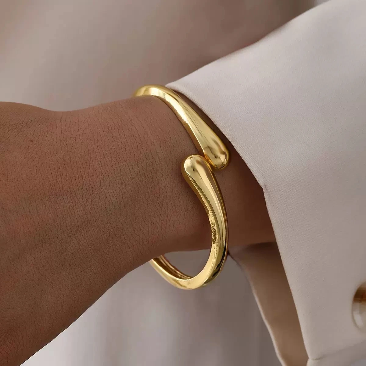 Einfacher tropfenförmiger Armreif für Frauen, kreativer gold-silberfarbener, verstellbarer offener Armreif, Modeschmuck für Mädchen